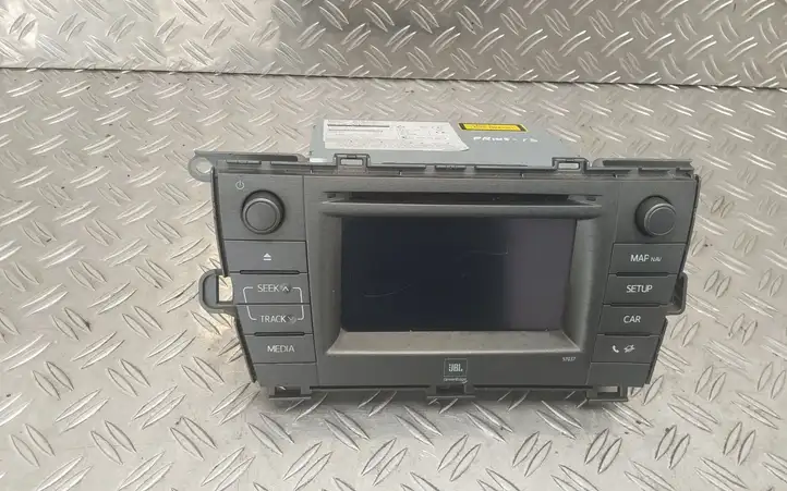 Toyota Prius (XW30) (2009 - 2015) 8614047110 Магнитола / мультимедийная система — фото 1