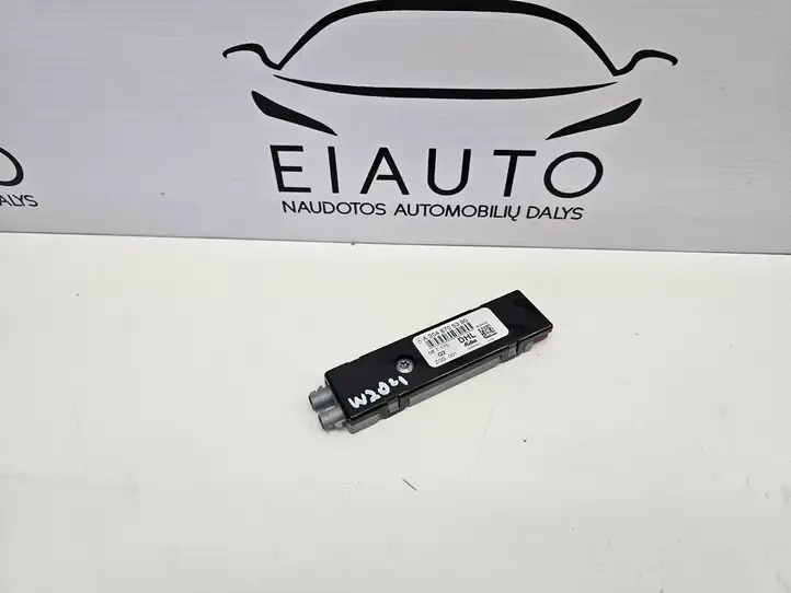 Mercedes-Benz C W204 (2007 - 2014) A2048705390 Усилитель антенны — фото 1