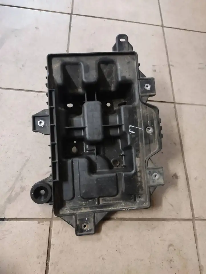 Hyundai Tucson TL (2015 - ) 37150D3700 Площадка аккумулятора — фото 1