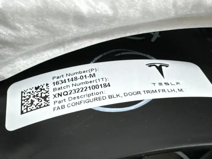 Tesla Model X (2021 - ) 163437801M Обшивка передней двери — фото 13
