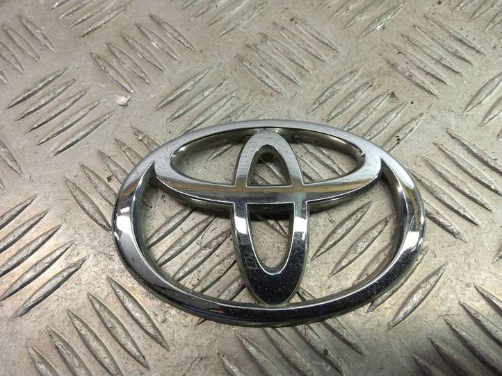 Toyota Corolla E120 E130 (2004 - 2007)   Значок производителя / буквы модели