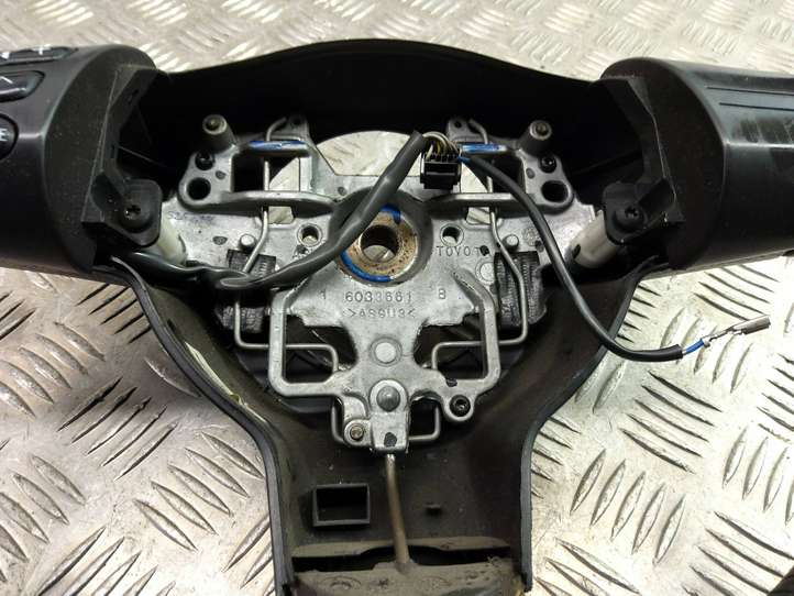 Toyota Corolla E120 E130 (2004 - 2007)  5252117 Руль