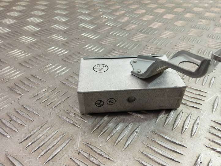 Lexus GS 300 350 430 450h (2004 - 2007)  88240-30470 Другие блоки управления / модули