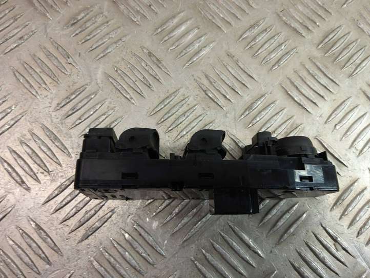 BMW X3 F25 (2010 - 2017)  9208111 Кнопка стеклоподъемников