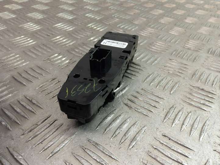 BMW X3 F25 (2010 - 2017)  9208111 Кнопка стеклоподъемников