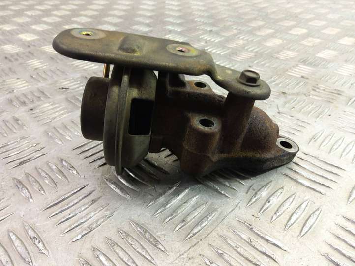 Toyota Corolla E120 E130 (2004 - 2007)  25800-27040 Клапан EGR