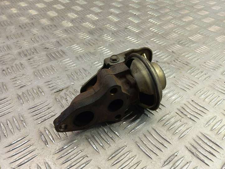 Toyota Corolla E120 E130 (2004 - 2007)  25800-27040 Клапан EGR
