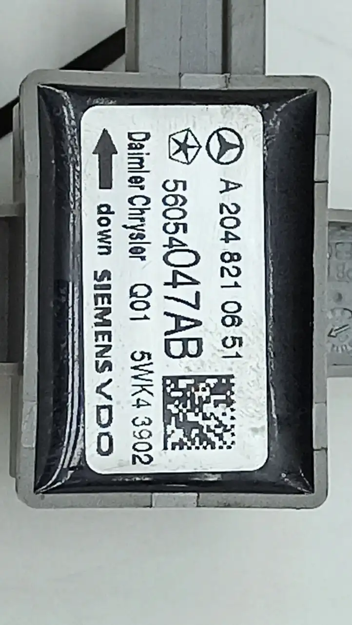 Mercedes-Benz C W204 (2007 - 2014) A2048210651 Датчик удара SRS — фото 2