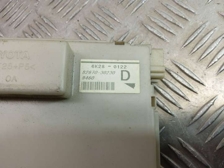 Lexus GS 300 350 430 450h (2004 - 2007)  82670-30230 Блок предохранителей