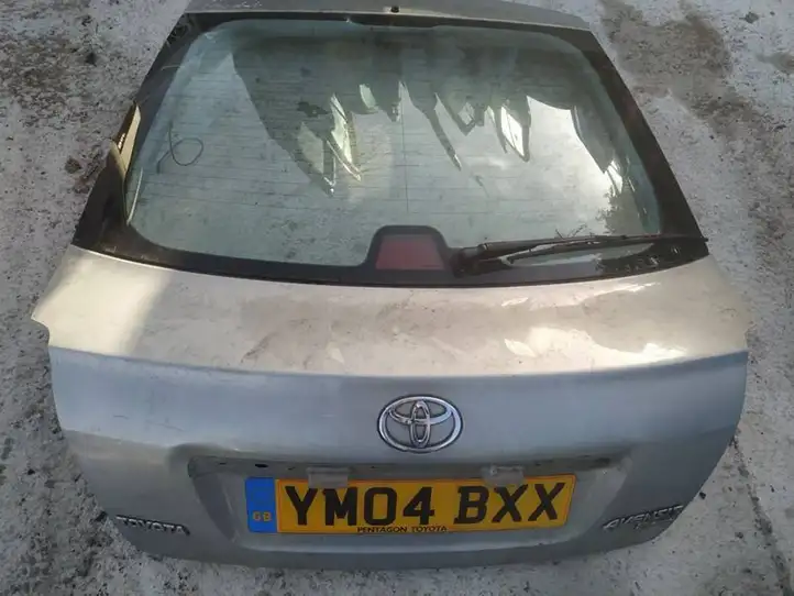 Toyota Avensis T250 (2003 - 2006) pilkas Крышка багажника — фото 1