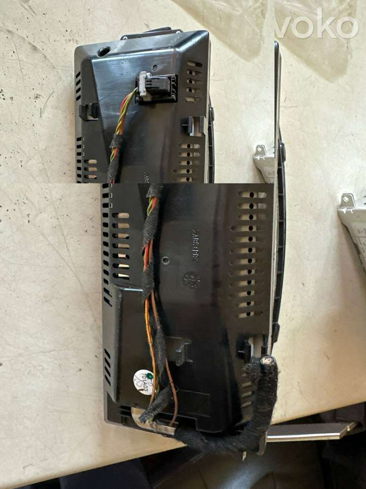 BMW 3 E92 E93 (2005 - 2014)  65829151979 Экран/ дисплей / маленький экран