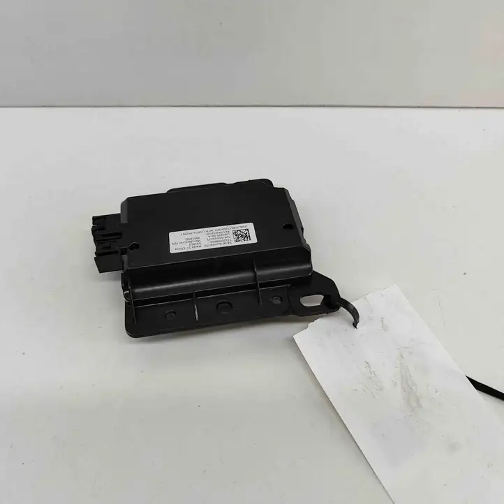 Tesla Model 3 (2017 - 2023) 109329500A USB модуль — фото 3