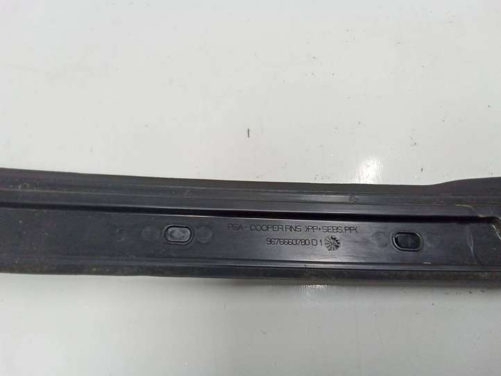 Citroen C4 Picasso (2013 - 2016)  9676660780D1 Пенопласт крыла
