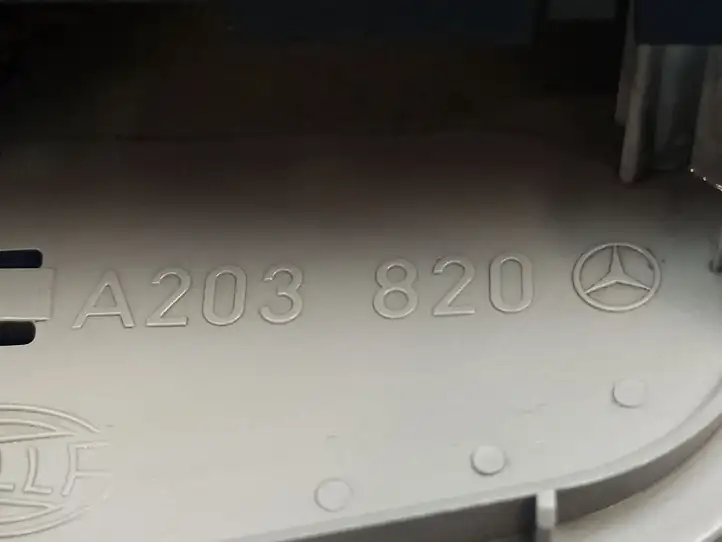 Mercedes-Benz C W203 (2000 - 2007) A2038201001 Передняя подсветка — фото 2