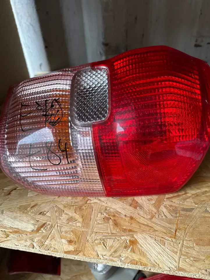 Toyota RAV 4 (XA20) (2000 - 2005) 8155142060 Задний фонарь в кузове — фото 1