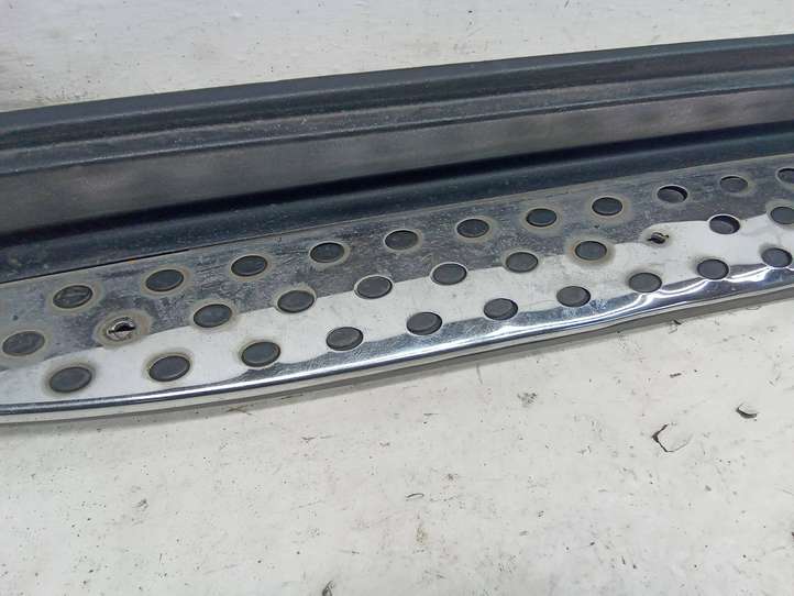 Mercedes-Benz GL X164 (2006 - 2012)  A1646900210 Порог
