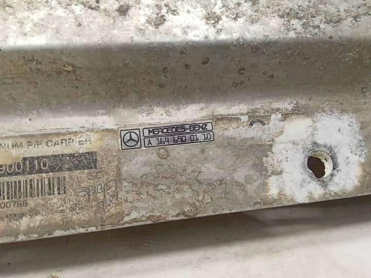 Mercedes-Benz GL X164 (2006 - 2012)  A1646900110 Порог