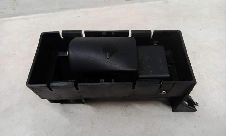 Mercedes-Benz GL X164 (2006 - 2012)  A1647600561 Ручка задней крышки