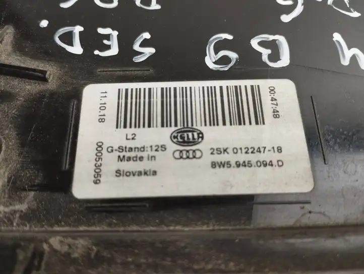 Audi A4 S4 B9 8W (2019 - ) 8W5945094D Задний фонарь в крышке багажника — фото 3