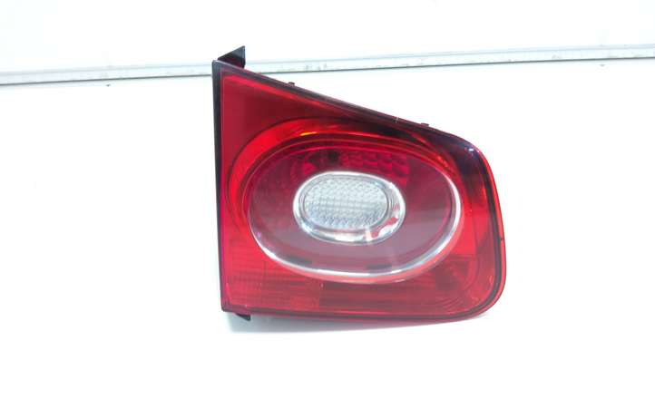 Volkswagen Tiguan (2007 - 2011)  5N0945093B Задний фонарь в крышке багажника