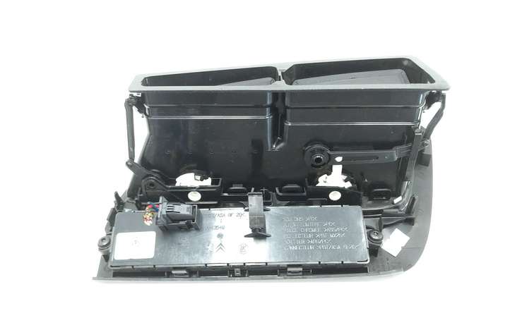 Peugeot 5008 (2009 - 2013)  96638426XT Центральный дефлектор