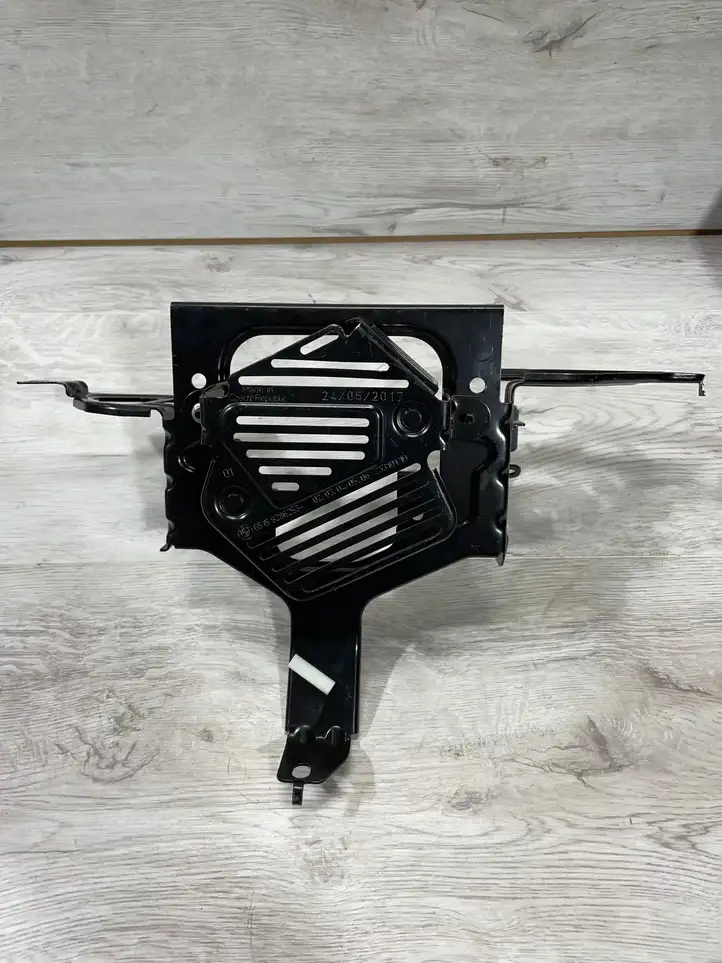 BMW 1 F20 F21 (2011 - 2019) 9216336 Кронштейн усилителя звука — фото 1