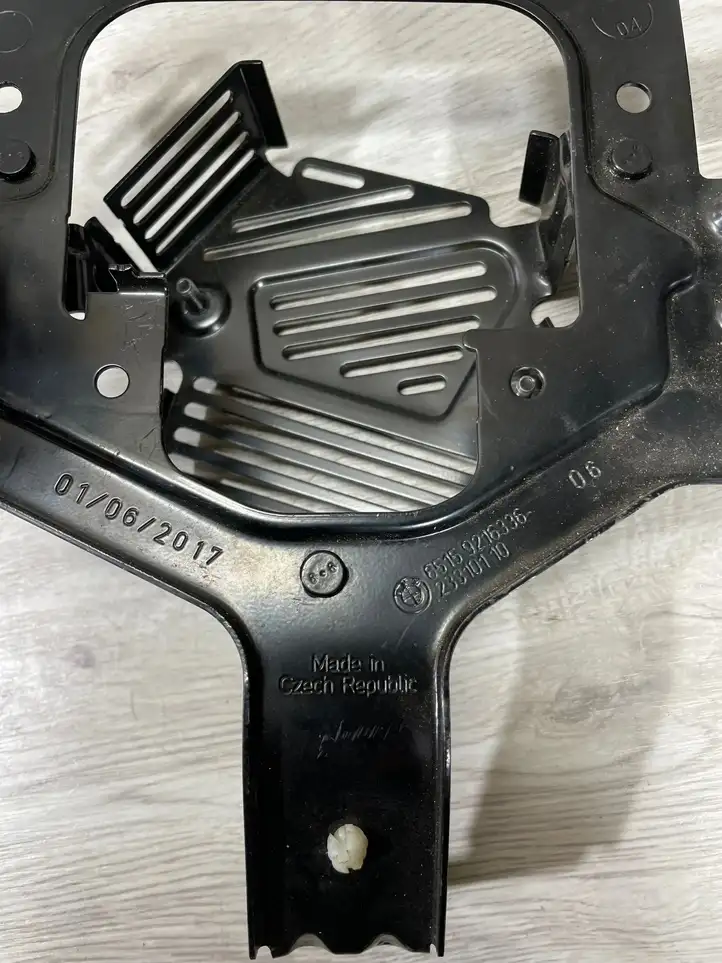 BMW 1 F20 F21 (2011 - 2019) 9216336 Кронштейн усилителя звука — фото 2
