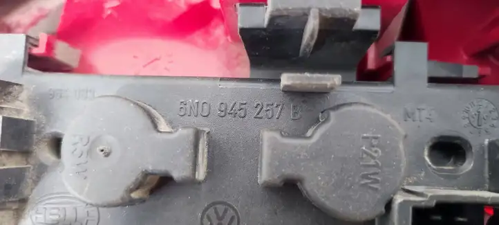 Volkswagen Polo III 6N 6N2 6NF (1994 - 2001) 6N0945257B Задний фонарь в кузове — фото 2