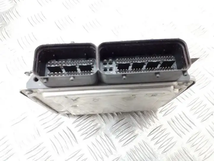 Seat Ibiza IV (6J,6P) (2008 - 2017) 03C906027AE Блок управления двигателем (ECU) — фото 3