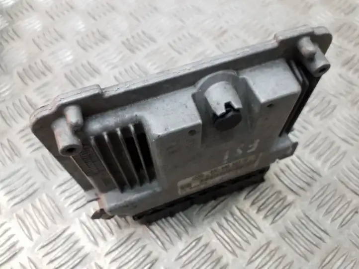 Seat Ibiza IV (6J,6P) (2008 - 2017) 03C906027AE Блок управления двигателем (ECU) — фото 4