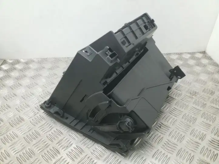 Seat Leon (5F) (2012 - 2019) 5F2857095H Бардачок в сборе — фото 3
