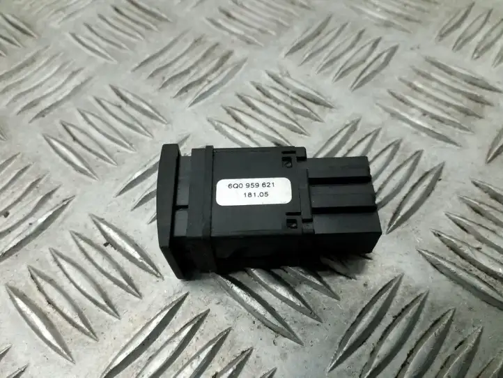 Volkswagen Polo (2001 - 2005) 6Q0959621 Кнопка обогрева стекла — фото 2