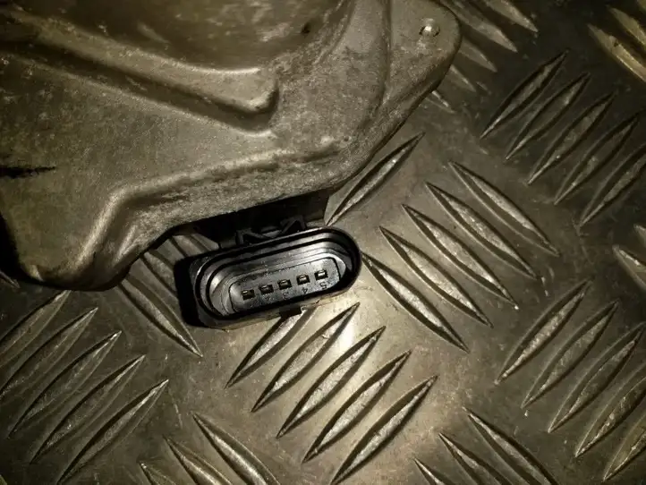 Volkswagen Golf Plus (2008 - 2014) 03L128063L Дроссельная заслонка — фото 2