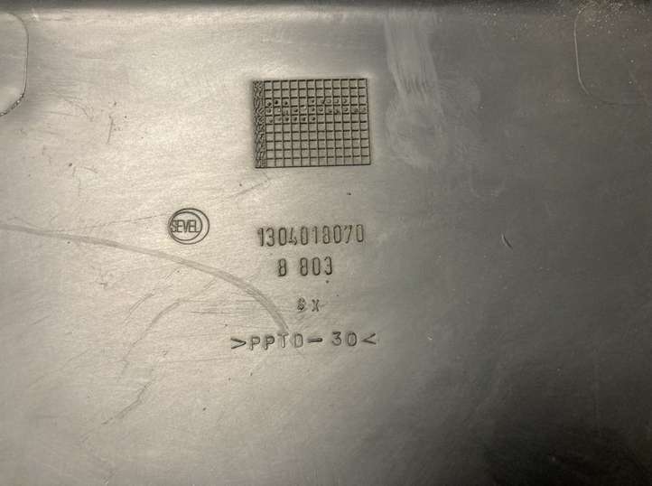 Fiat Ducato (2002 - 2006)  1304018070 молдинг на заднем крыле