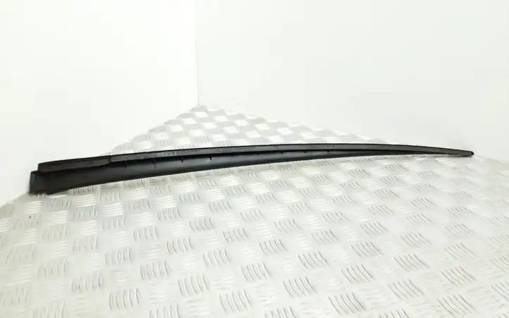 Volkswagen Golf Plus (2008 - 2014) 5M0854327D Накладка стоек лобового стекла — фото 2