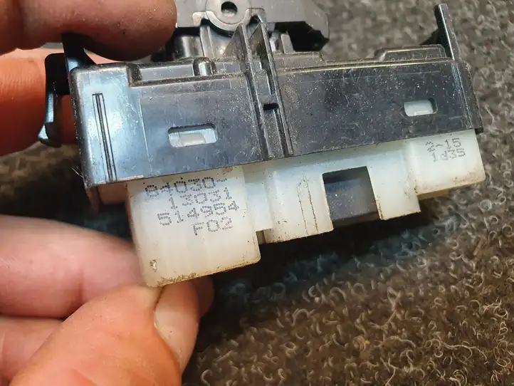 Toyota Avensis Verso (2004 - 2009) 514746 Блок кнопок стеклоподъемников — фото 2