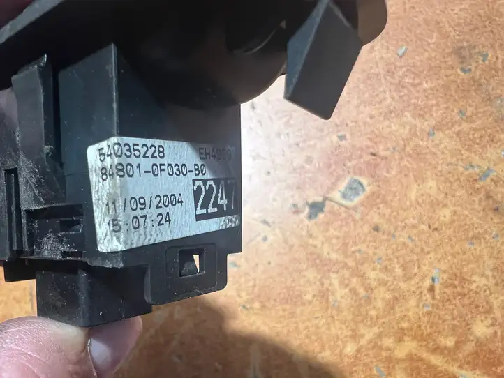 Toyota Corolla Verso AR10 (2004 - 2009) 848010F030B0 Блок кнопок стеклоподъемников — фото 2