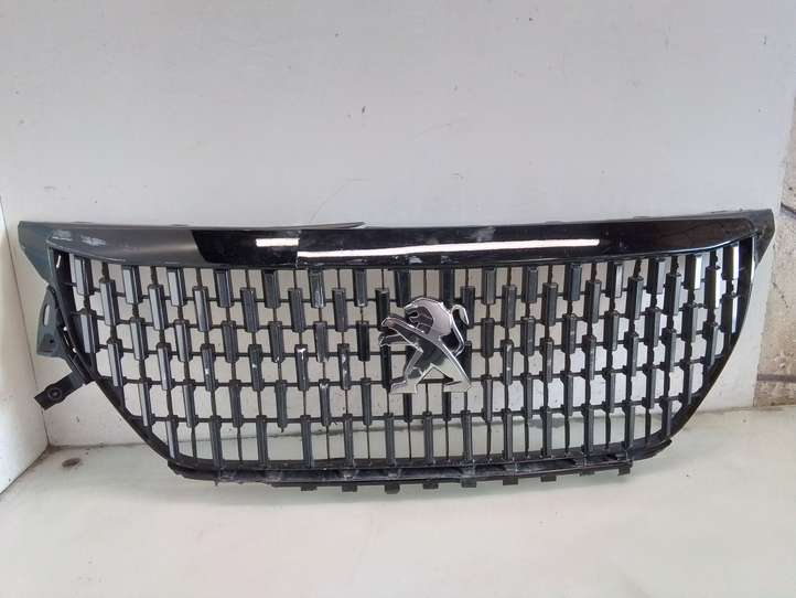 Peugeot 2008 II (2019 - )  9825860780 Верхняя решётка