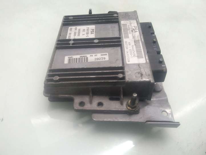 Citroen Xsara Picasso (1999 - 2012)  9647007880 Блок управления двигателя