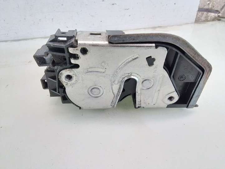 BMW 5 E60 E61 (2004 - 2010)  7151629 Замок задней двери