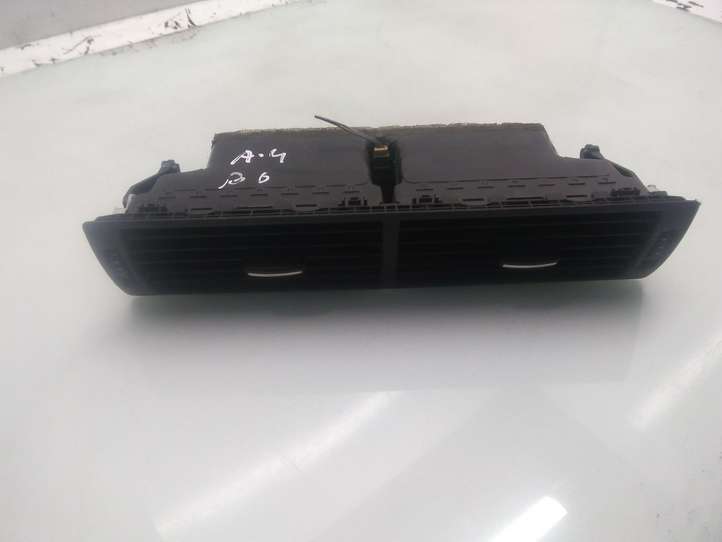 Audi A4 (2000 - 2006)  8E0820951H Центральный дефлектор