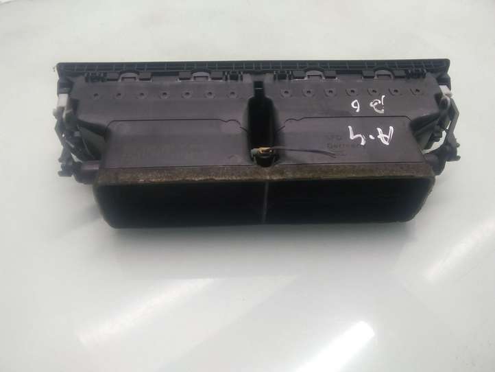 Audi A4 (2000 - 2006)  8E0820951H Центральный дефлектор