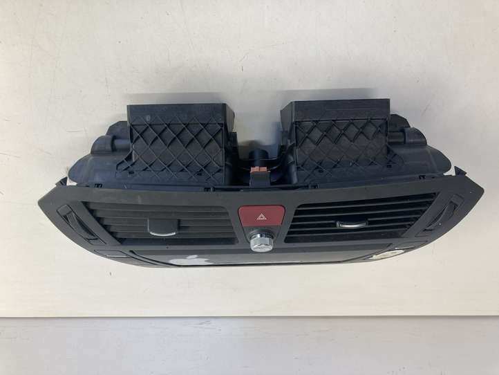 Citroen C4 Picasso (2006 - 2013)  3037813100 Центральный дефлектор