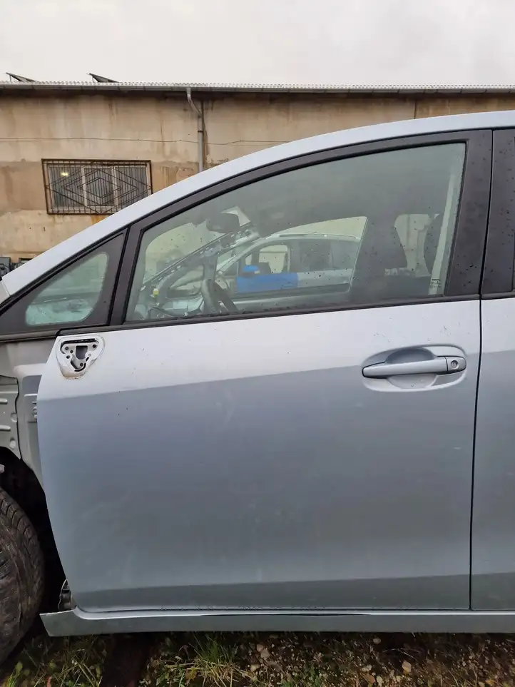 Toyota Verso (2009 - 2012) Дверь — фото 1