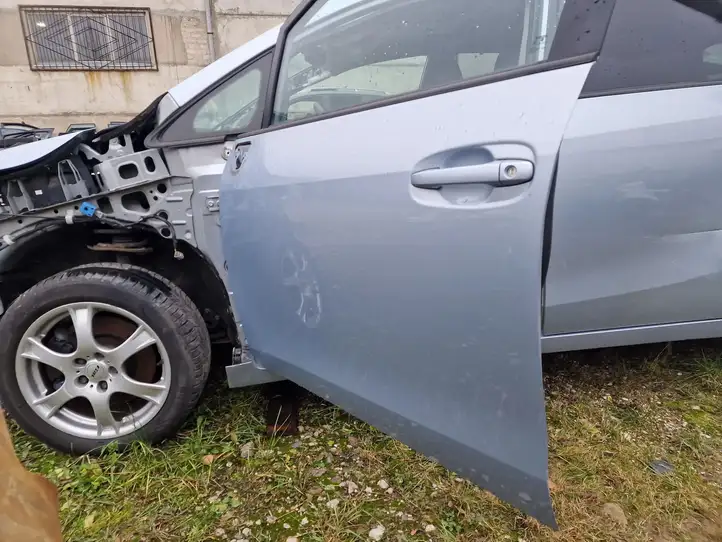 Toyota Verso (2009 - 2012) Дверь — фото 4