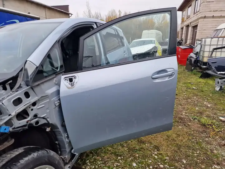 Toyota Verso (2009 - 2012) Дверь — фото 6