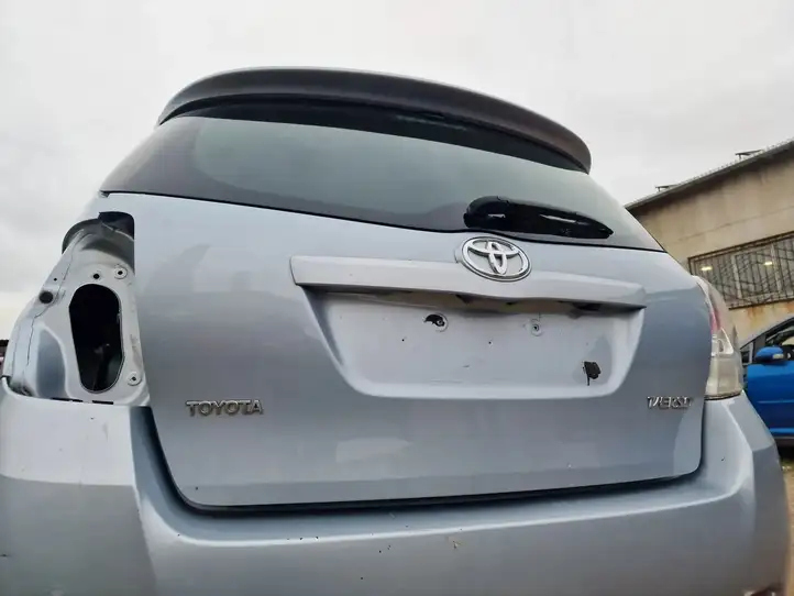 Toyota Verso (2009 - 2012) Крышка багажника — фото 6