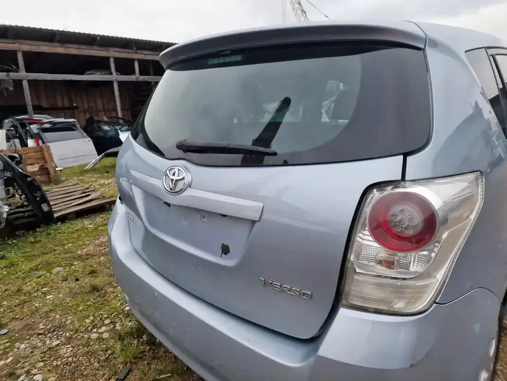Toyota Verso (2009 - 2012) Крышка багажника — фото 7