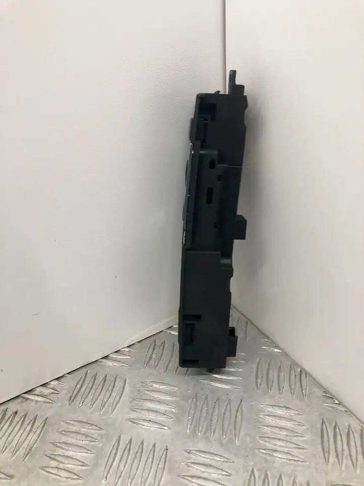 BMW 5 F10 F11 (2009 - 2016) 9202945 Выключатель ASR — фото 2