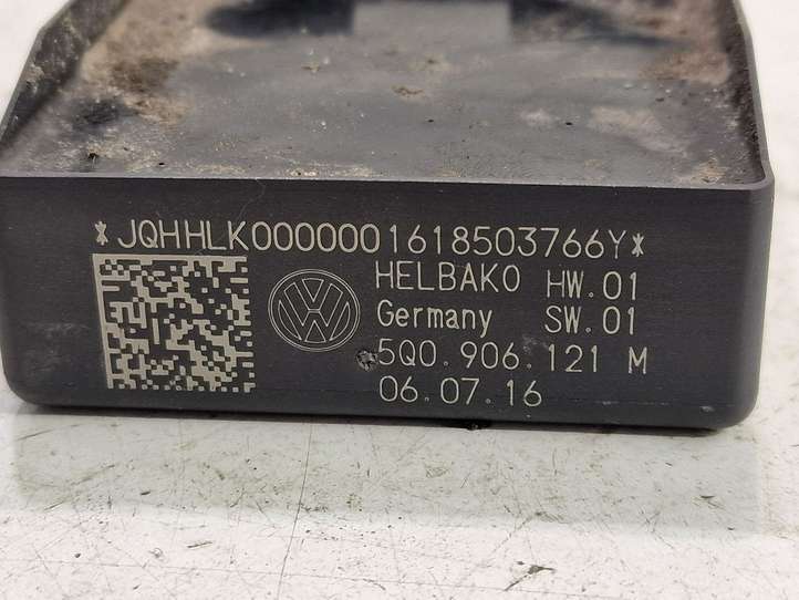 Skoda Superb B8 (3V) (2015 - 2023)  5Q0906121M Блок управления топливного насоса